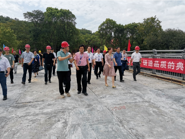 市政要聞 | 湖南工商大學(xué)黨委書(shū)記陳曉紅院士、長(cháng)沙市公共工程建設中心總工劉學(xué)武帶隊赴湖南工商大學(xué)跨桐梓坡路過(guò)街天橋項目考察調研